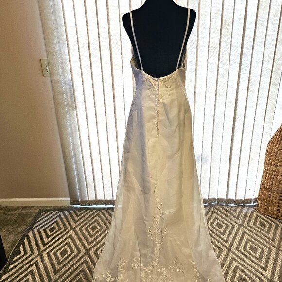 Venus White Embroidered 2pc Wedding Dress 12 - Picture 9 of 14